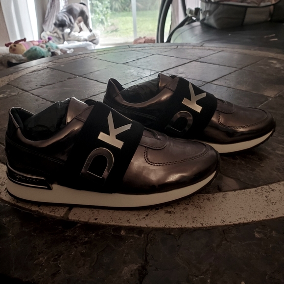 DKNY Women's Athletic Everyday Dalla-Wedge Sneaker pewter 6 NEW - Picture 4 of 8